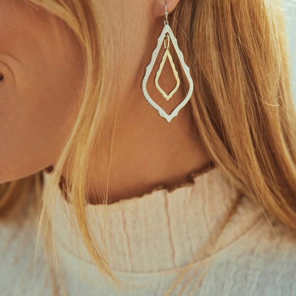Kendra Scott Jewelry - ✨RARE✨KENDRA SCOTT Simon Drop Earrings in Gold